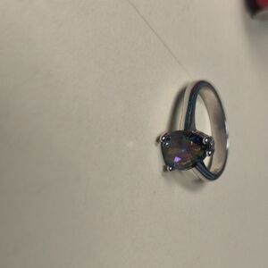 Elegant Silver Ring with Iridescent Stone
